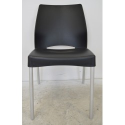 Chaise noir plastique