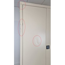 Armoire Haute Monobloc à Portes Battantes Avec 5 Étagères pas cher.